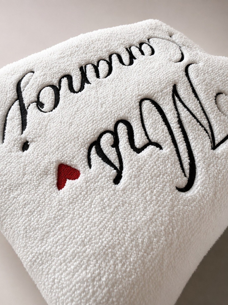 Personalized Mr & Mrs Bath Towel Set – Custom Embroidered Couple Towels Gift
